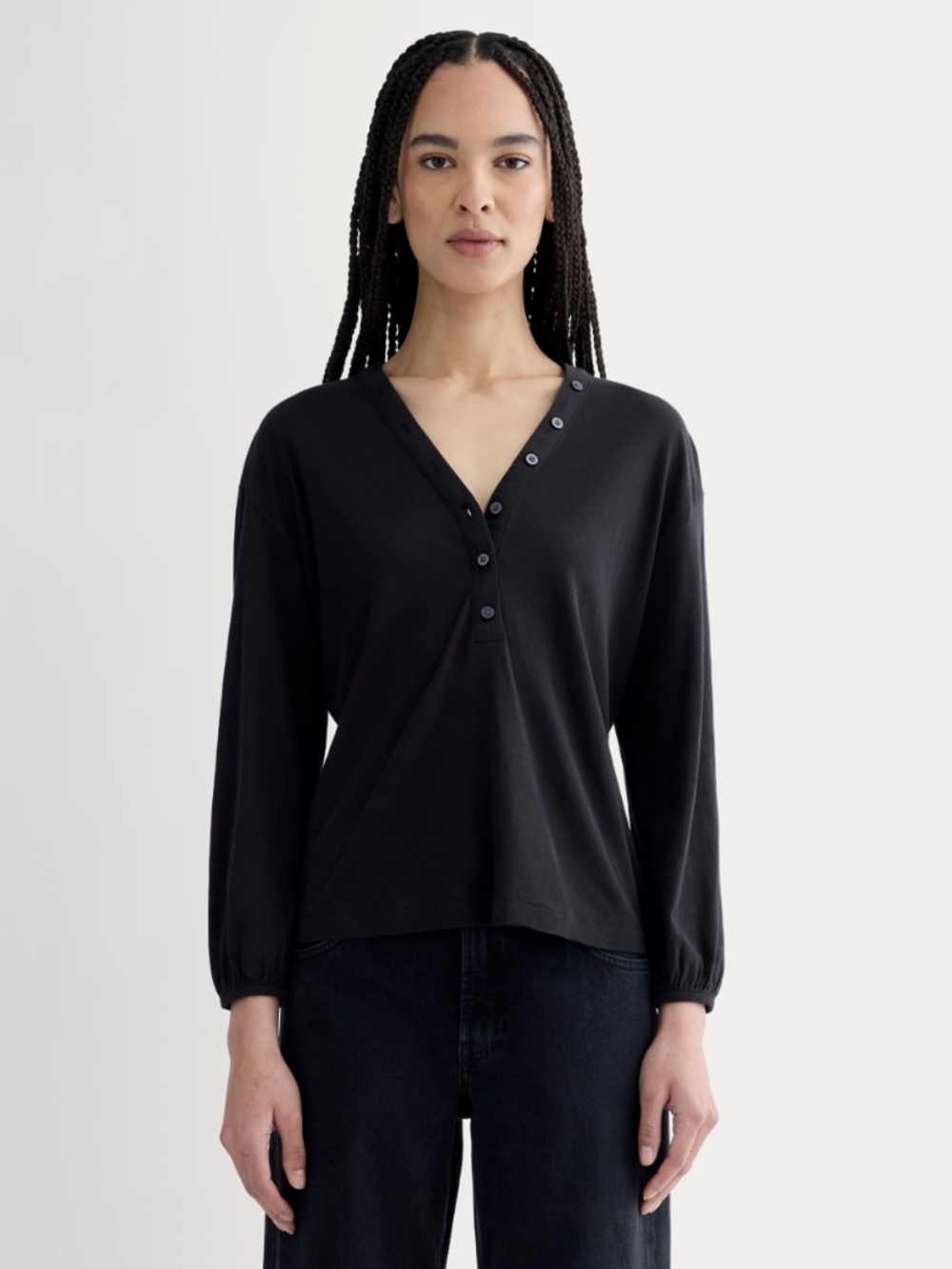 Everlane Women's Air V-Neck Henley T-Shirt in Black, Size Small
